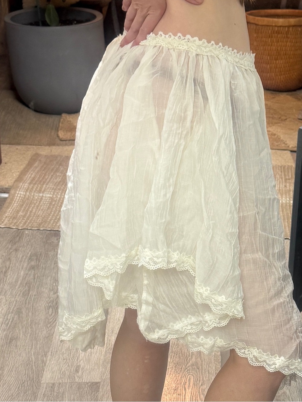 Vintage Sheer White ruffled layered Lace-Trim Skirt petticoat asymmetrical sz L